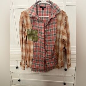 This flannel is very colorful! Does have some fraying on bottom! Size: small